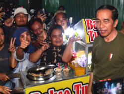 Saat Presiden Jokowi Jalan Kaki Menyusuri Kawasan Malioboro