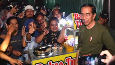 Saat Presiden Jokowi Jalan Kaki Menyusuri Kawasan Malioboro