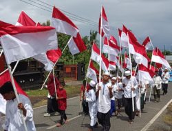 Parade Bendera Merah Putih Sepanjang 78 Meter di Dusun Munduk, Desa Pengambengan, Jembrana