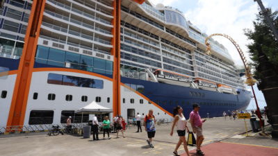 Wow, Cruise Ukuran lebih 300 Meter Berhasil Sandar di Benoa