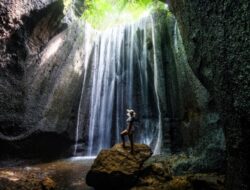 Pesona Air Terjun Tukad Cepung di Bangli