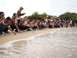 Finnet Perkuat Komitmen ESG Lewat Pelepasan Tukik di Pantai Nusa Dua Bali