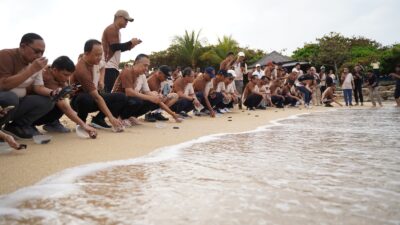 Finnet Perkuat Komitmen ESG Lewat Pelepasan Tukik di Pantai Nusa Dua Bali