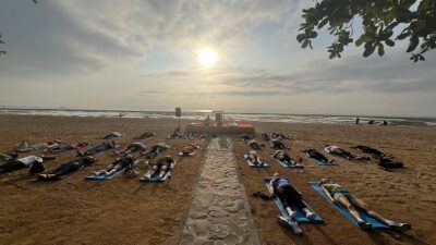 Kolaborasi The Meru Sanur dengan World Wellness Weekend, Hadirkan Wellness Activity di Pantai Sanur