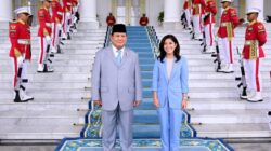 Presiden Prabowo Subianto bersama Menkomdigi Meutya Hafid di Istana Negara (Humas Komdigi)